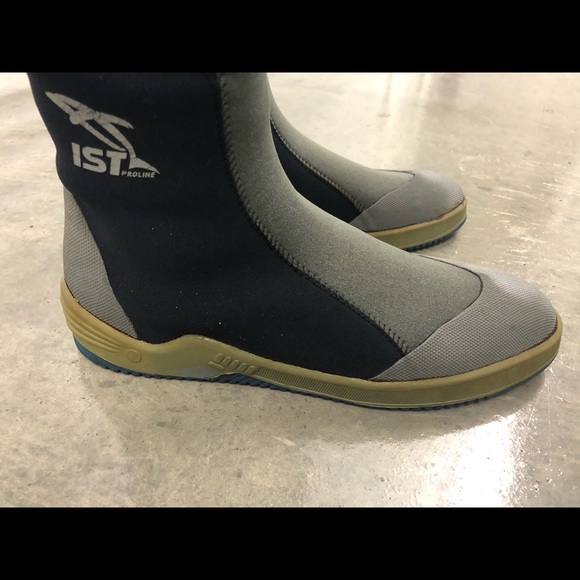 IST Proine Men’s Black/Gray Water Boots Size 13 - Picture 2 of 8